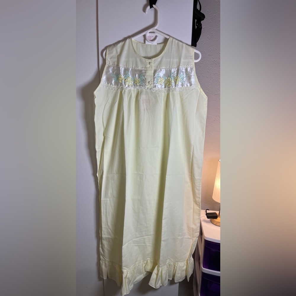 NUCCI Intimates yellow nightgown, size L